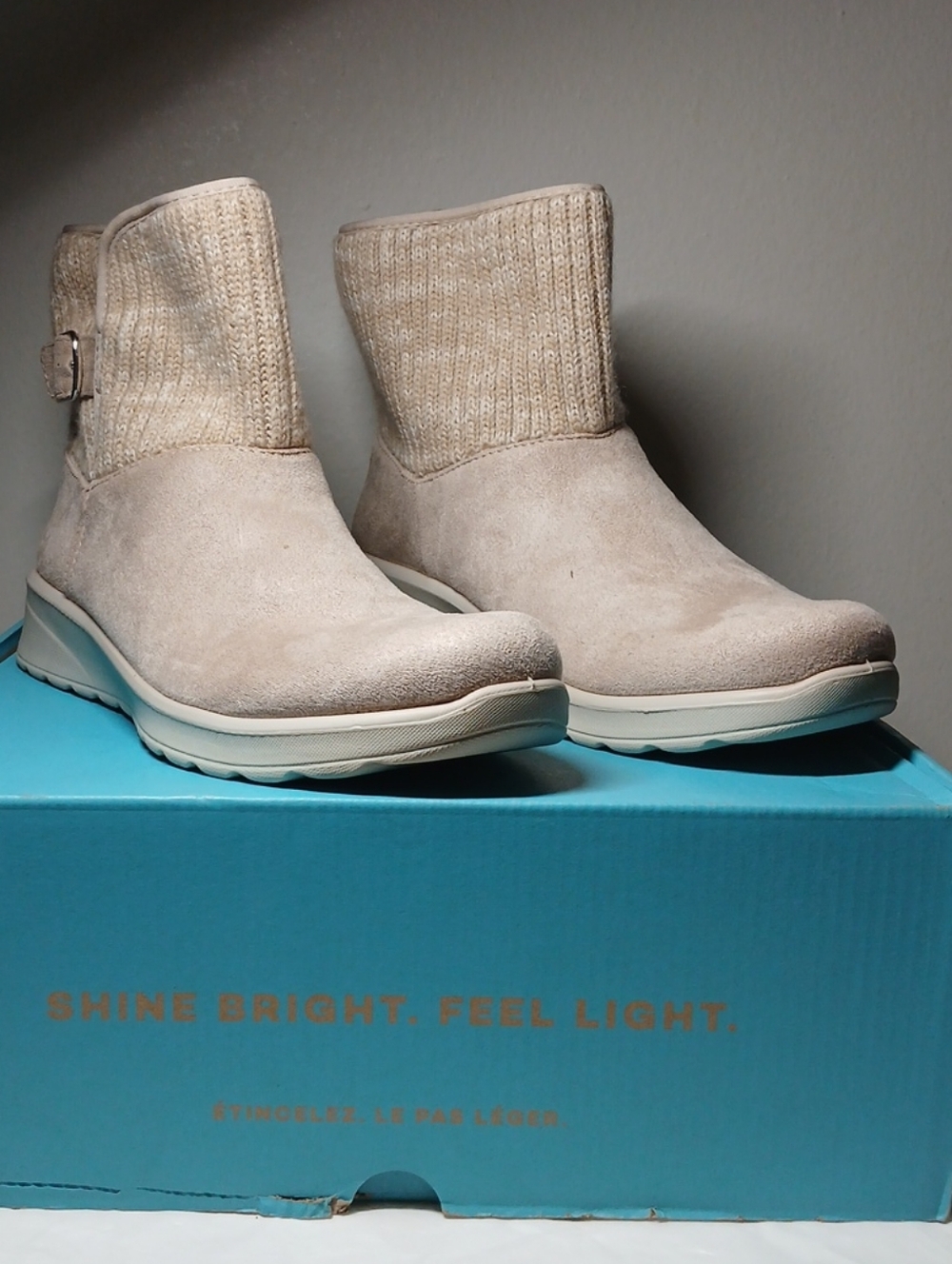Bzees Light Beige Knit-Cuff Suede Ankle Booties Boots Womens Sz 9.5M NIB
